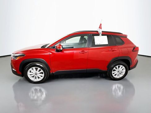 Certified 2022 Toyota Corolla Cross LE image 4