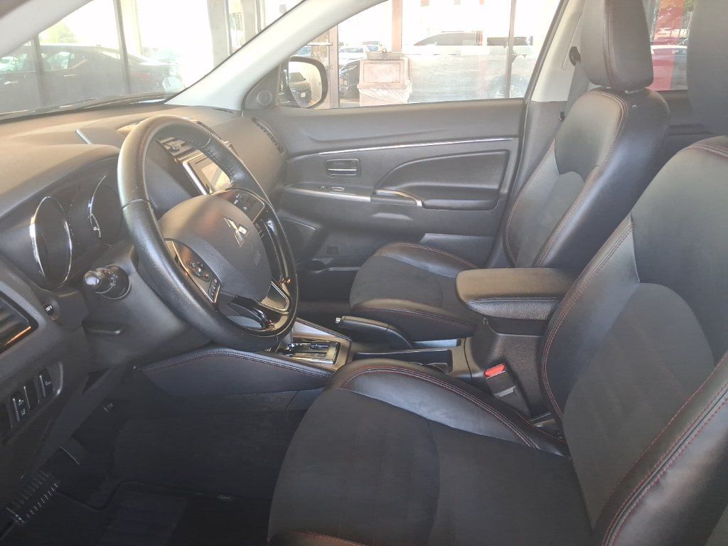 Used 2025 Mitsubishi Outlander Sport SE AWD/4WD image 4
