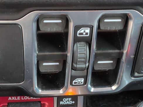 Used 2024 Jeep Wrangler Unlimited AWD/4WD image 21