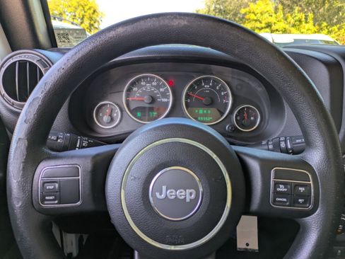 Used 2015 Jeep Wrangler Sport image 24