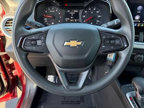 Certified 2025 Chevrolet Trax LS FWD image 15