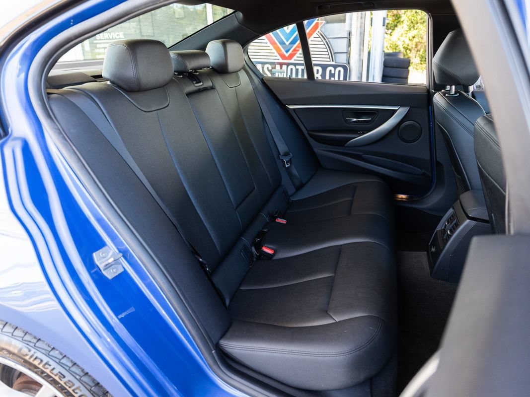 Used 2018 BMW 330i xDrive Sedan w/ M Sport Package AWD/4WD image 25