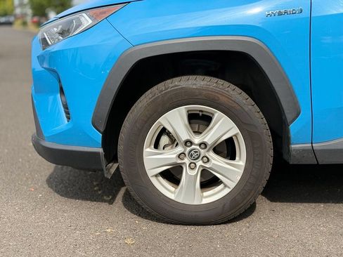 Used 2021 Toyota RAV4 XLE w/ XLE Grade Weather Package AWD/4WD image 9