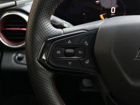 Used 2024 Chevrolet Trax RS w/ Sunroof Package image 15