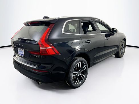 Used 2021 Volvo XC60 T5 Momentum w/ Premium Package image 5