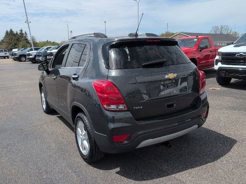 Used 2017 Chevrolet Trax LT w/ LT Convenience Package FWD image 4