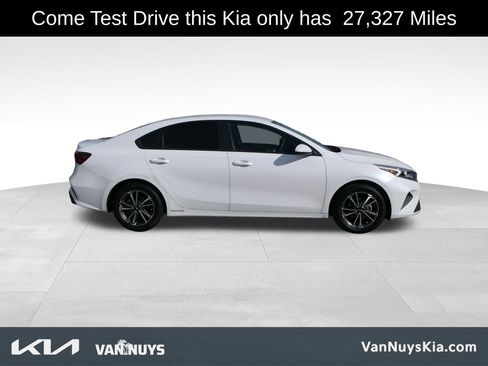 Used 2022 Kia Forte LXS image 2