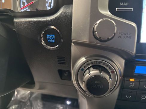 Used 2023 Toyota 4Runner Limited AWD/4WD image 23