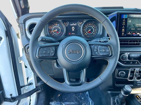 Certified 2024 Jeep Gladiator Sport image 11