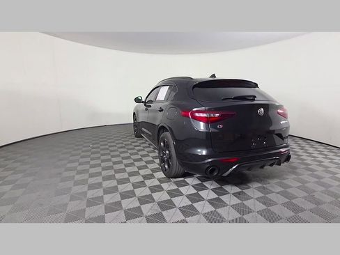 Used 2022 Alfa Romeo Stelvio Veloce AWD/4WD image 41