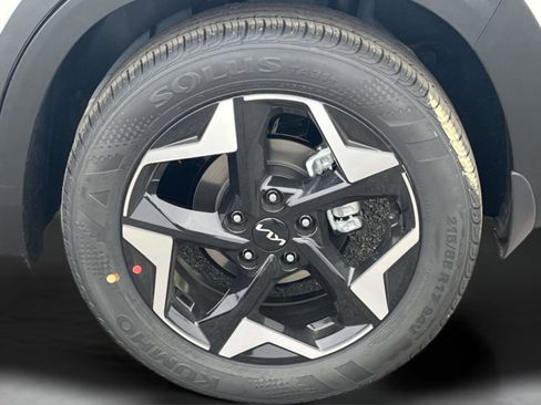 New 2026 Kia Seltos EX FWD image 11