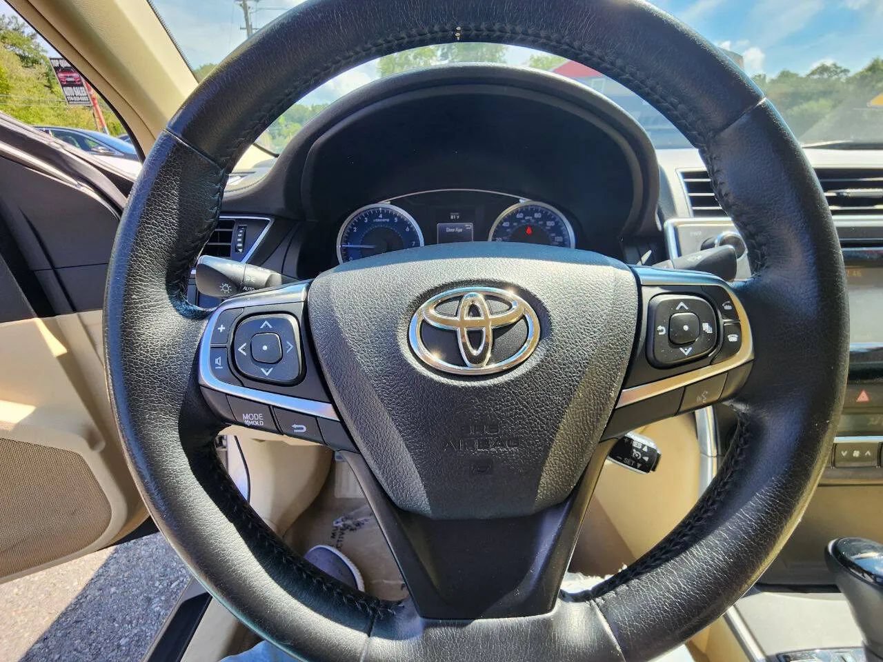 Used 2015 Toyota Camry XLE FWD image 16