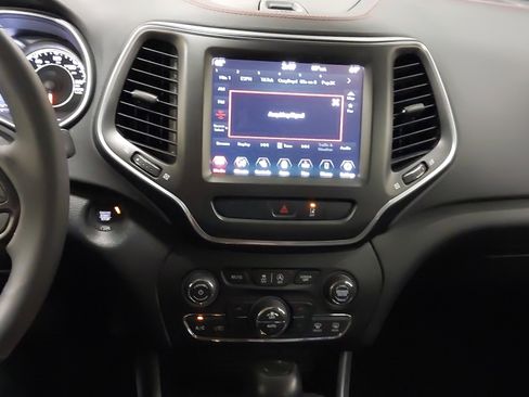 Used 2022 Jeep Cherokee Trailhawk w/ Sun, Sound & Nav Group AWD/4WD image 21