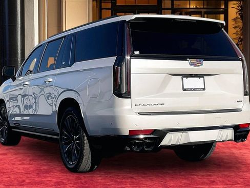 Used 2024 Cadillac Escalade ESV V w/ Heavy-Duty Trailer Package image 4