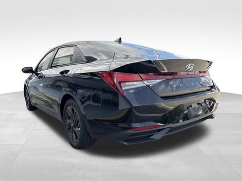 Used 2022 Hyundai Elantra SEL FWD image 9