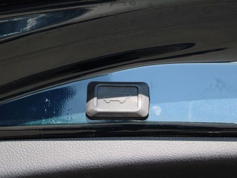 Used 2018 Toyota RAV4 XLE image 11