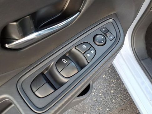 New 2025 Nissan Versa SV w/ Trunk Package image 21