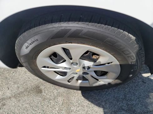 Used 2019 Chevrolet Cruze LS FWD image 26