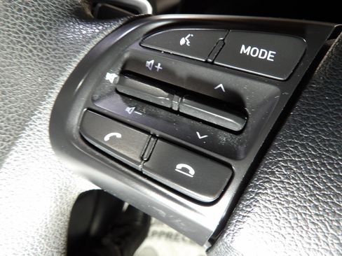 Used 2021 Hyundai Venue SE FWD image 16