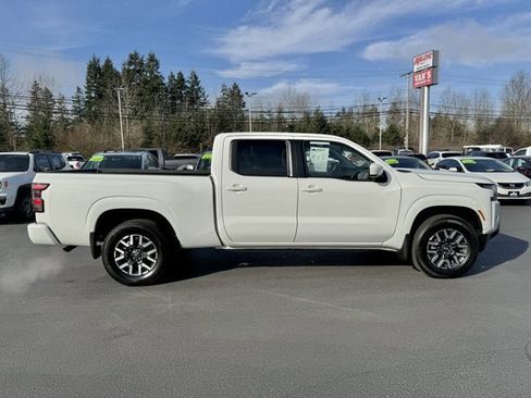 Used 2022 Nissan Frontier SV w/ Technology Package image 3