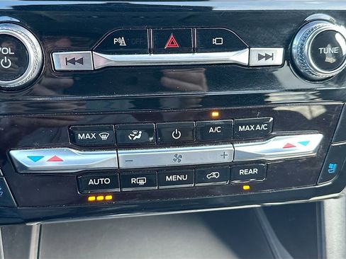 Used 2023 Ford Explorer Limited image 19