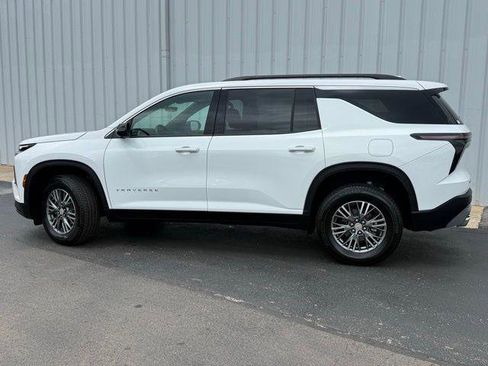 Used 2026 Chevrolet Traverse LT w/ Driver Confidence Package AWD/4WD image 2