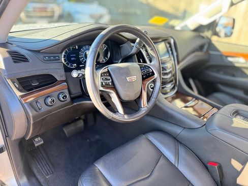 Used 2020 Cadillac Escalade Luxury image 12