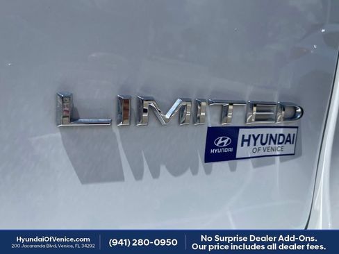 Used 2026 Chrysler Pacifica Limited FWD image 29