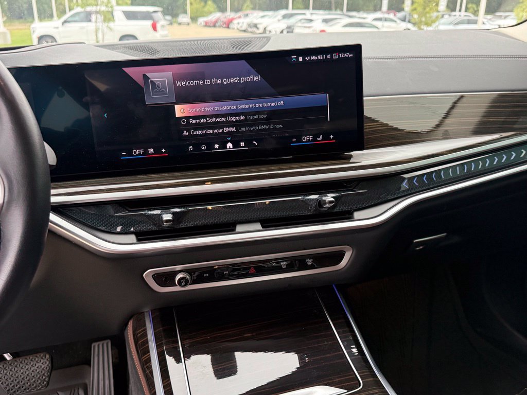 Used 2025 BMW X7 xDrive40i w/ Premium Package AWD/4WD image 19