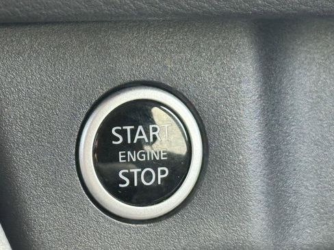 Used 2023 Nissan Rogue S image 11