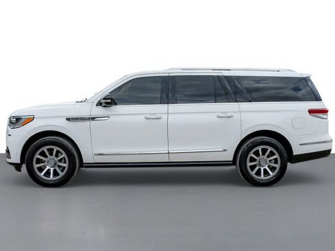 Used 2022 Lincoln Navigator L Reserve AWD/4WD image 9