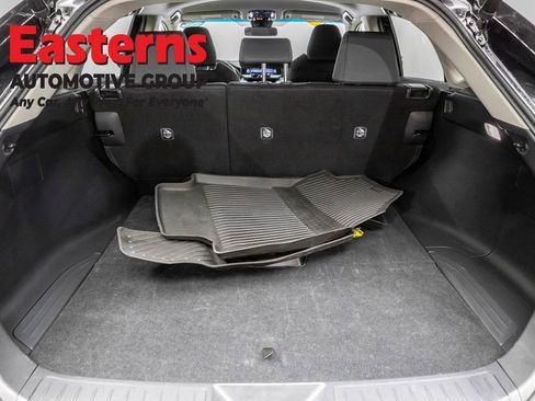 Used 2022 Toyota Venza LE AWD/4WD image 9