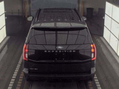 Used 2025 Ford Expedition Active AWD/4WD image 9