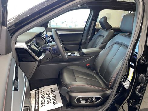 Used 2025 Jeep Wagoneer S Launch Edition image 8