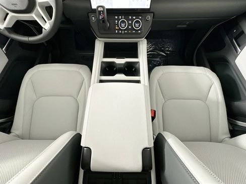 Used 2026 Land Rover Defender 110 S image 22