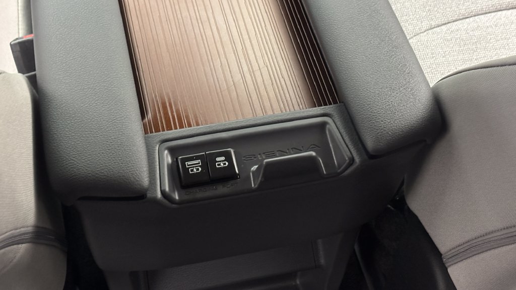 Certified 2024 Toyota Sienna LE FWD image 32