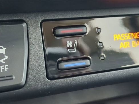 Certified 2020 Toyota RAV4 Limited image 24