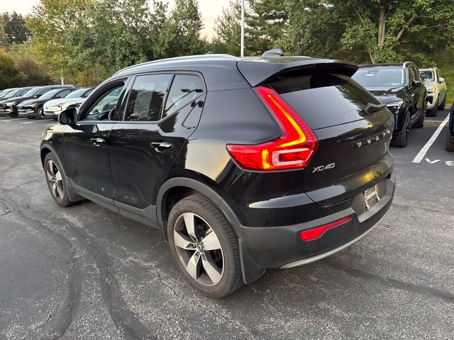 Used 2021 Volvo XC40 T5 Momentum w/ Premium Package AWD/4WD image 3