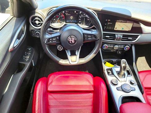 Used 2023 Alfa Romeo Giulia Veloce RWD image 17