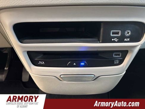 Used 2020 Chrysler Pacifica Touring-L Plus image 22