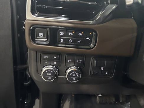 Used 2025 GMC Yukon Denali Ultimate image 39