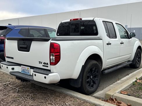 Used 2021 Nissan Frontier SV w/ Midnight Edition Floor Mats image 3