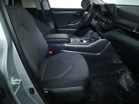 Used 2023 Toyota Highlander LE AWD/4WD image 36