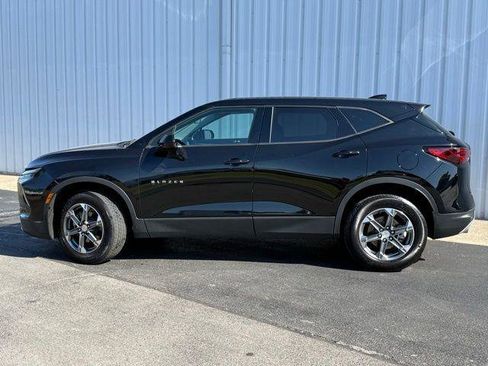 Used 2025 Chevrolet Blazer LT AWD/4WD image 2