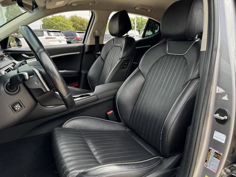 Used 2022 Genesis G70 3.3T RWD image 25