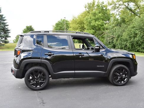 Used 2022 Jeep Renegade Altitude w/ Convenience Group AWD/4WD image 4