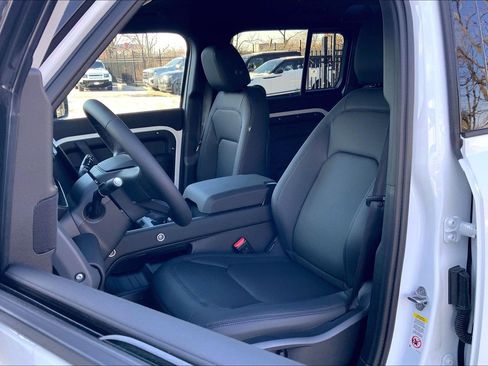 New 2026 Land Rover Defender 110 X-Dynamic SE image 9