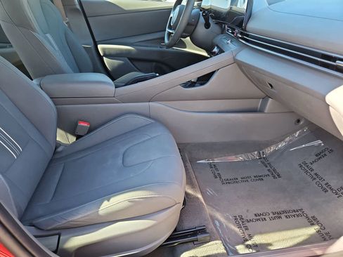 Used 2024 Hyundai Elantra SEL FWD image 23