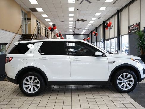 Used 2018 Land Rover Discovery Sport SE image 17