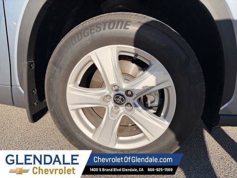 Used 2023 Toyota Highlander L image 24